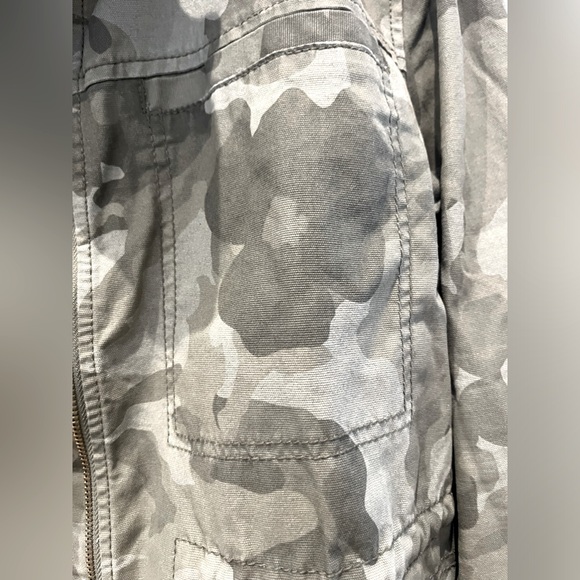OLD NAVY camo print jacket, New without tags - Picture 3 of 5